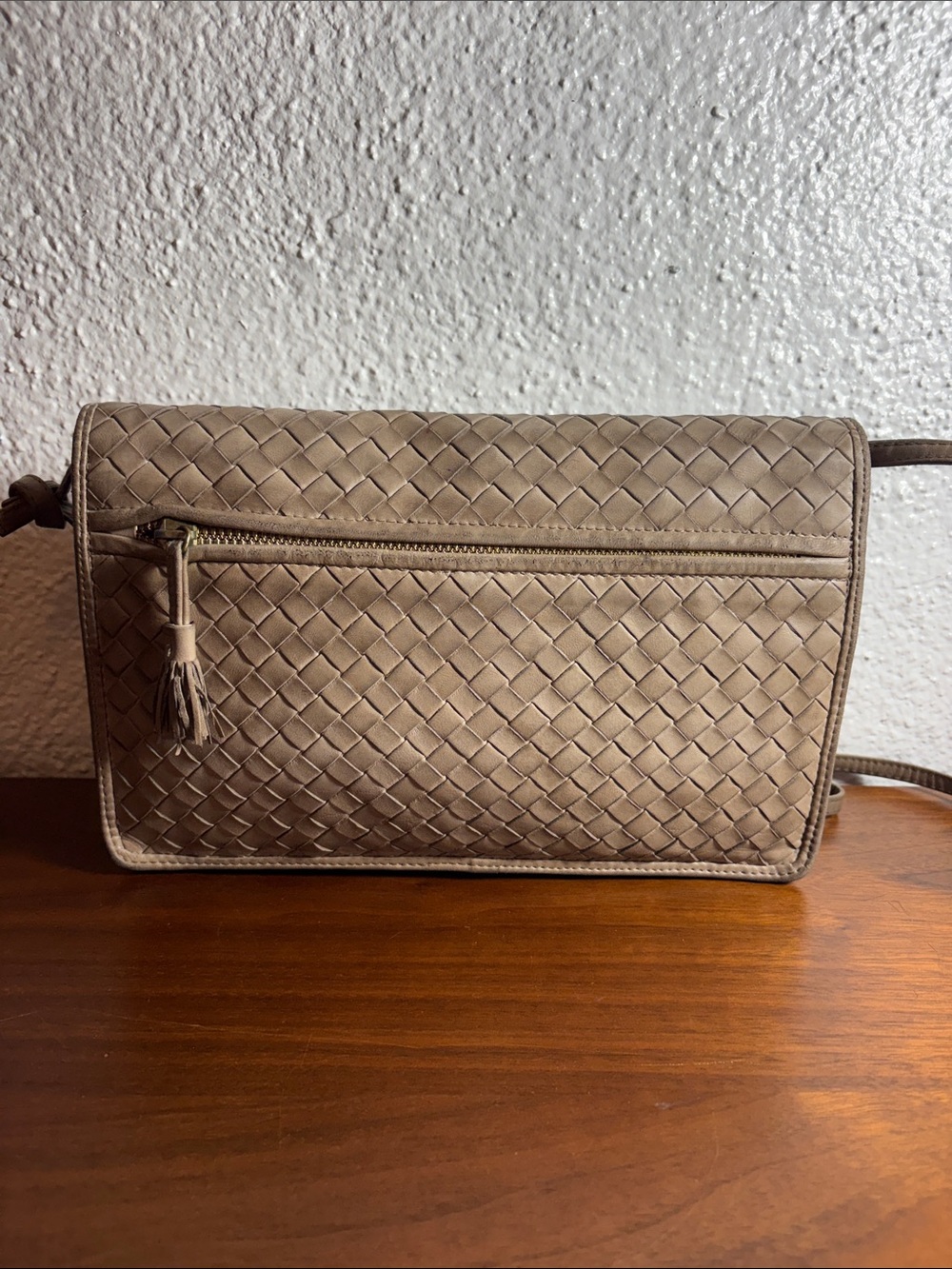 Vintage Bottega Veneta Intrecciato Leather Crossbody Bag in Taupe - Picture 3 of 14